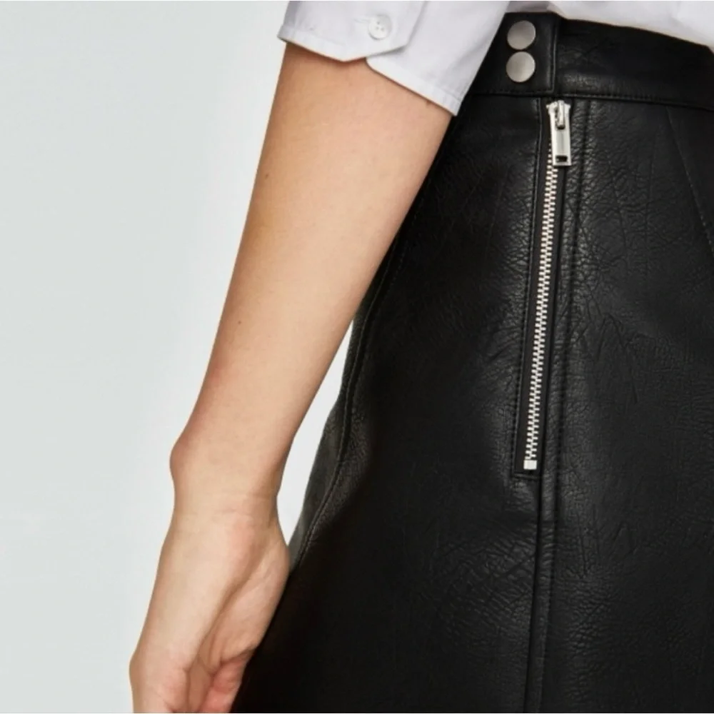 Zara Basic SMALL Faux Leather Black Mini Skirt Classic Gothic Witchy Punk Office - Picture 8 of 11